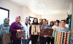 Çukurovalı kadınlara kilim dokuma kursu