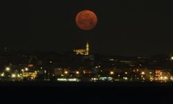 "Çilek Dolunayı" İstanbul Semalarında Büyüledi