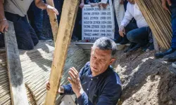 Zeyrek'in Tabutunu Özgür Özel İndirdi
