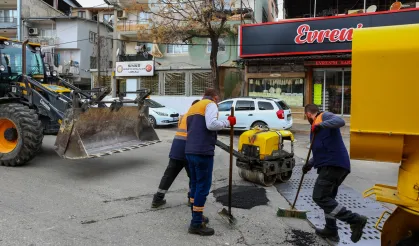 Karabağlar’da Asfalt Yama Robotu Hizmete Başladı