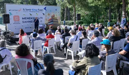 İzmirliler İzmir Kitap Fuarı’na akın etti
