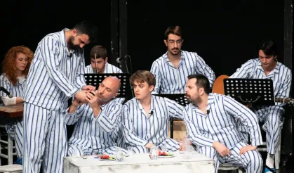 “Süleyman ve Öbürsüler” İzmirli tiyatroseverlerle buluştu