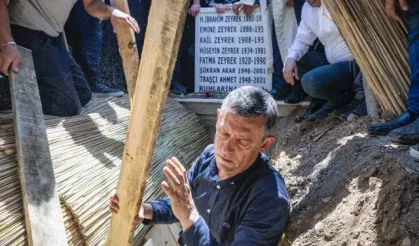 Zeyrek'in Tabutunu Özgür Özel İndirdi