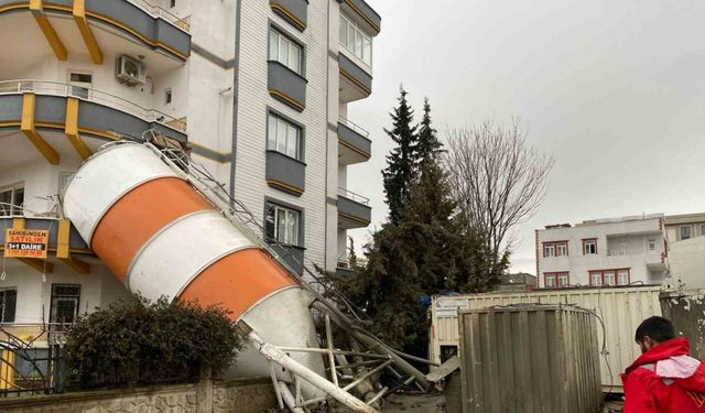 Adıyaman’da beton silosu devrildi