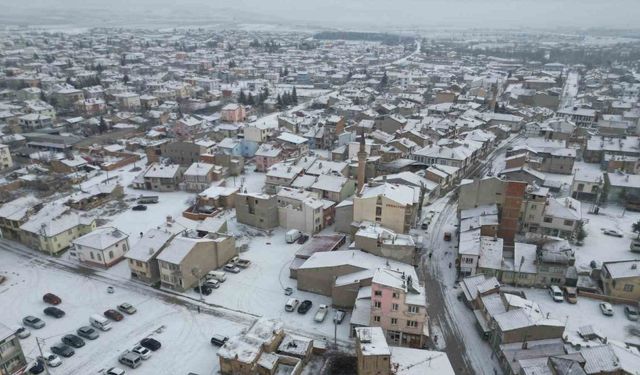 Bolvadin kar yağışı sonrası beyaza büründü