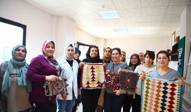 Çukurovalı kadınlara kilim dokuma kursu