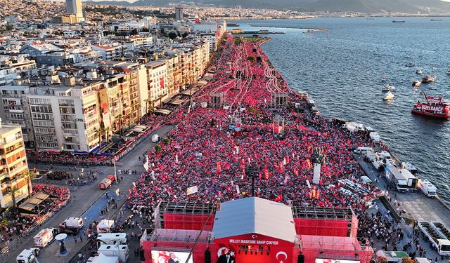 İzmirli, "Demokrasi Mitingi" İçin Buluştu