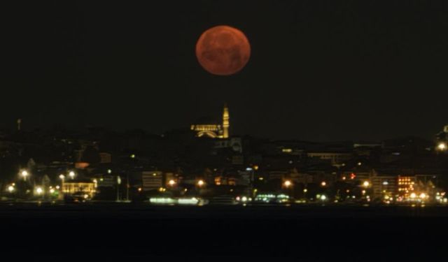 "Çilek Dolunayı" 18 yıl sonra İstanbul’da görüntülendi