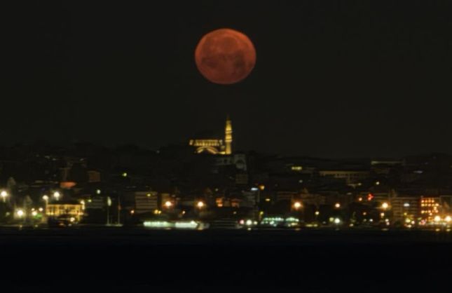 "Çilek Dolunayı" 18 yıl sonra İstanbul’da görüntülendi
